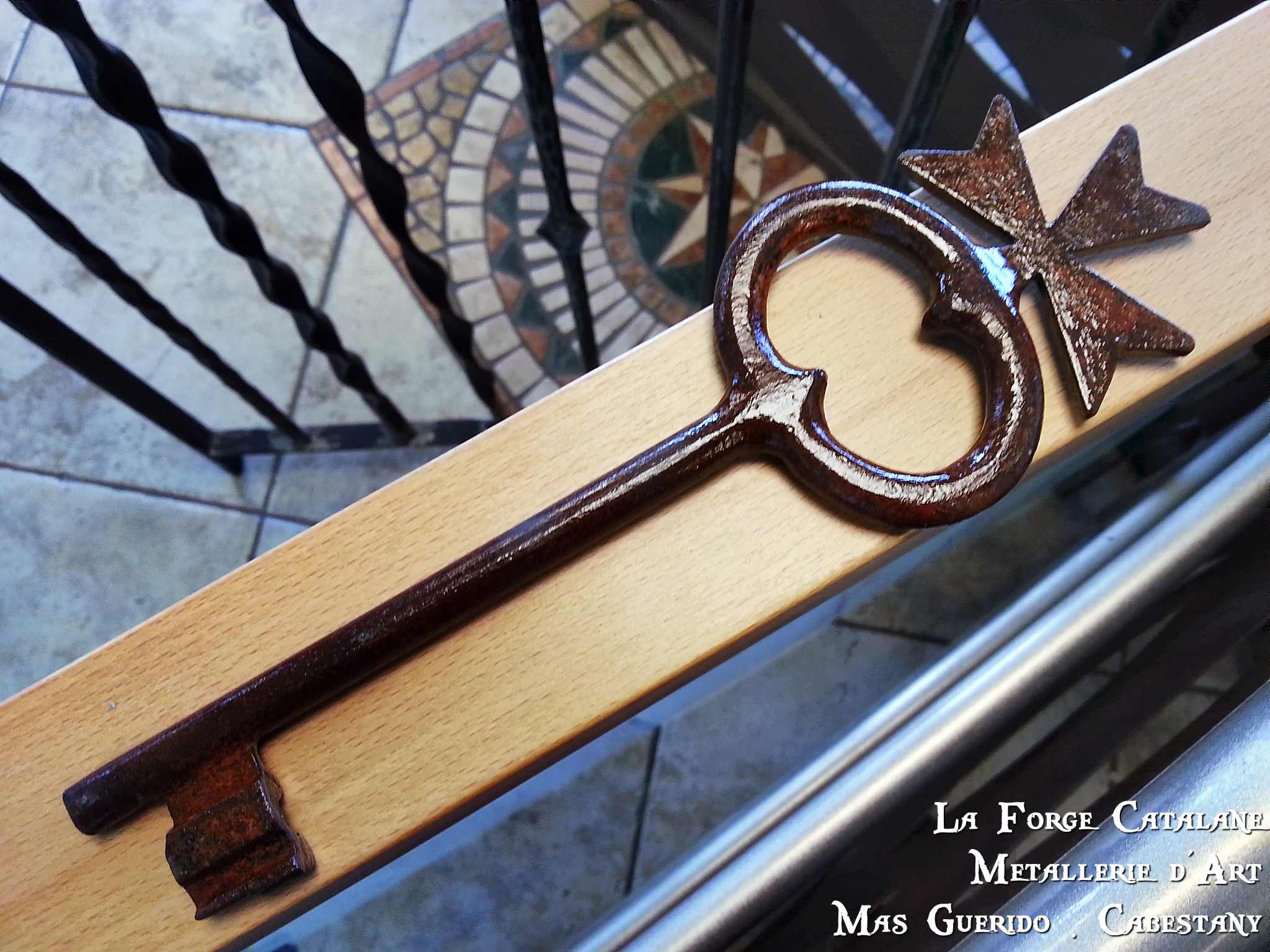 cle a l ancienne croix occitane 2 fer Forge Catalane Cabestany.jpg